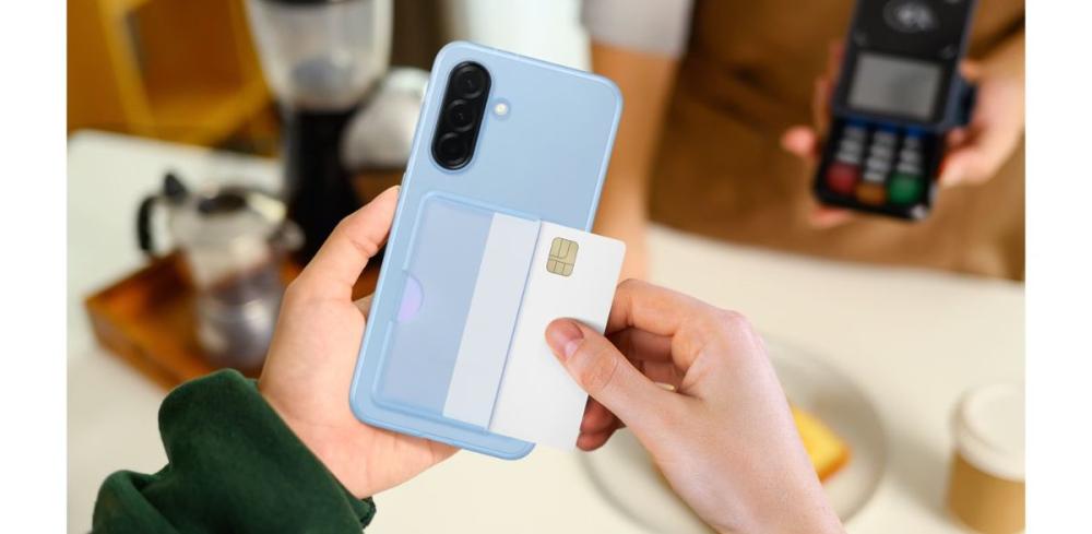 Husa Card Slot Samsung Galaxy A36 5G are un compartiment discret pentru păstrarea în siguranță a cardului tău, pe care il poți utiliza rapid.