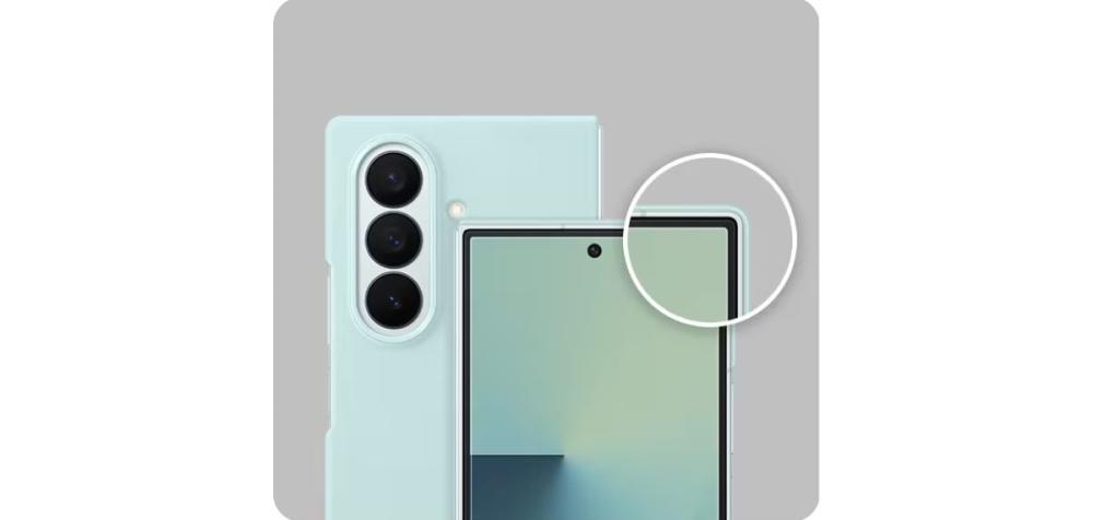 Husa Silicon Samsung Galaxy Z Fold7 vine însoțită de două folii anti-reflexie pentru ecranul frontal.