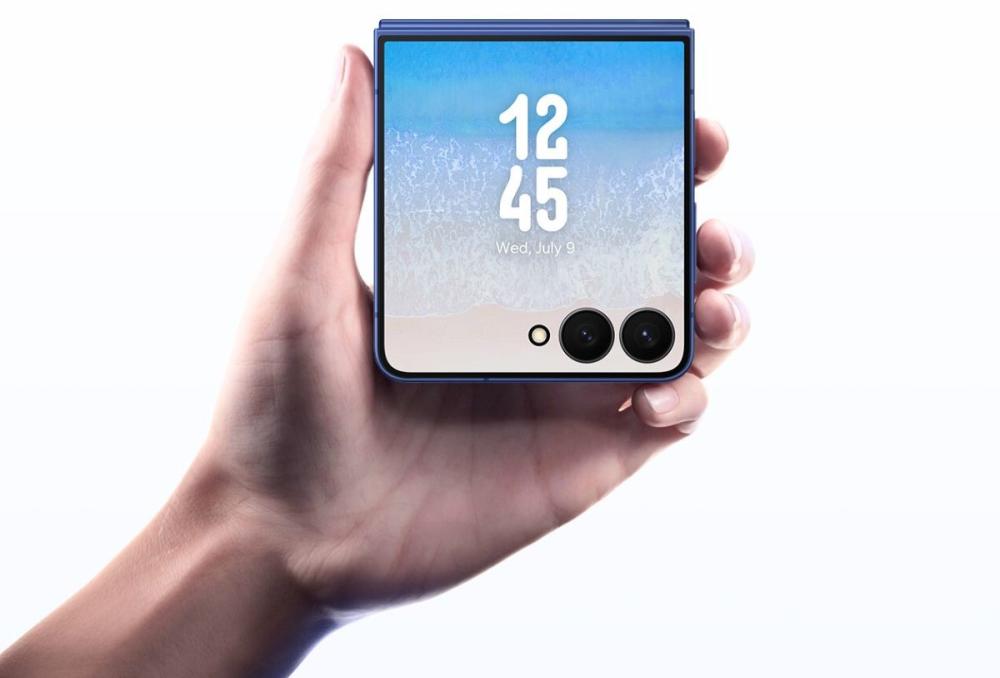 Telefonul Samsung Galaxy Z Flip7 5G pliabil este mai subțire și mai elegant ca niciodată.