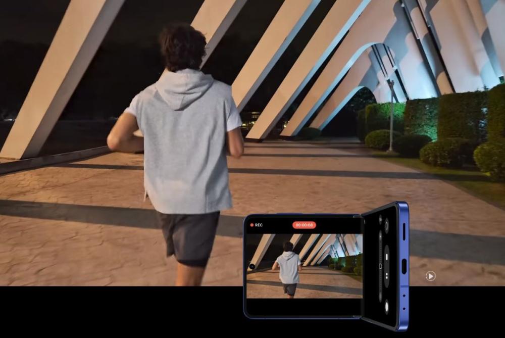 Telefonul Samsung Galaxy Z Flip7 5G realizează imagini și clipuri video spectaculoase cu funcția Nightography.