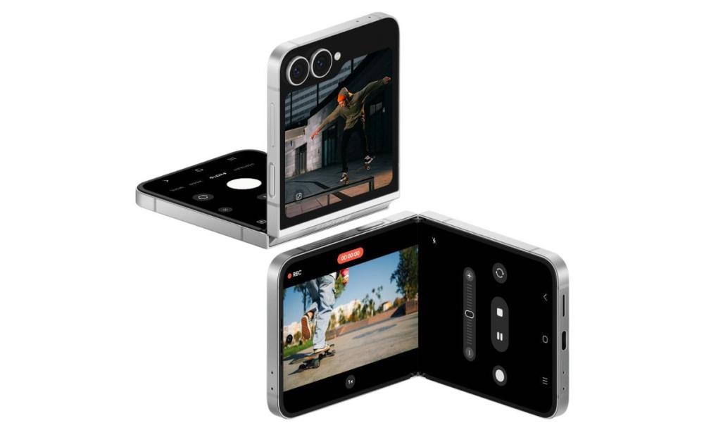 Samsung Galaxy Z Flip7 FE 5G. Modul FlexCam permite fotografiere hands-free sau înregistrare video comodă.