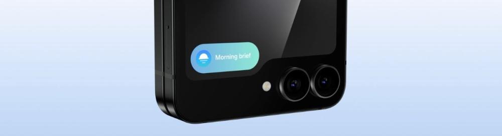Funcția Now Bar afisează notificări direct pe ecranul extern a telefonului Samsung Galaxy Z Flip7 FE 5G.