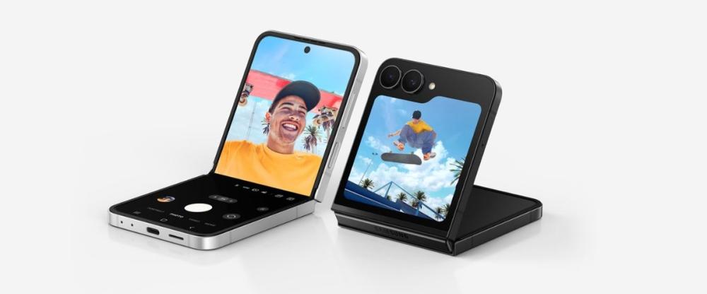 Samsung Galaxy Z Flip7 FE 5G este noul telefon pliabil, ce dispune de flexibilitate maximă si tehnologie avansată.