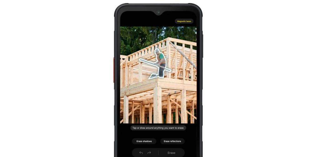 Samsung XCover7 Pro 5G Enterprise Edition sipune de funcția AI Object Eraser, care curăță automat fotografiile prin eliminarea elementelor nedorite.