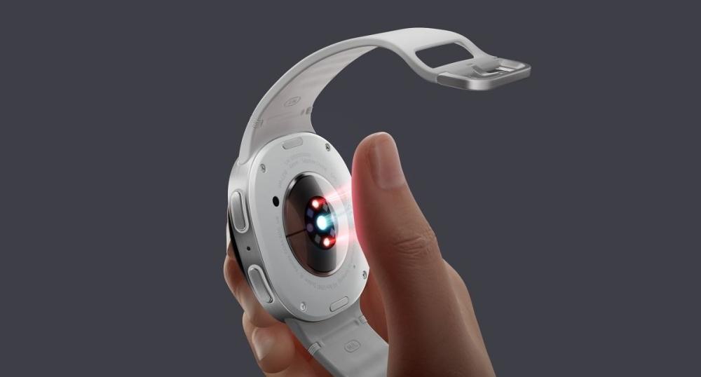 Galaxy Watch8 este primul ceas din lume care măsoară nivelul de antioxidanți (carotenoizi) din piele.