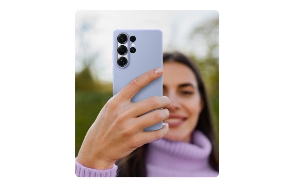 Fabricată din silicon premium, Husa Silicon Samsung Galaxy S25 Ultra S938 oferă o suprafață fină și catifelată, care protejează eficient împotriva șocurilor și zgârieturilor.