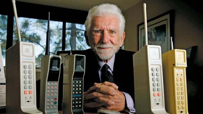 Istoria telefonului mobil (I) - De la caramida la Gorba